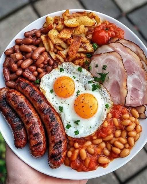 WOULD YOU EAT THIS ENGLISH BREAKFAST 🍳🥓🍅